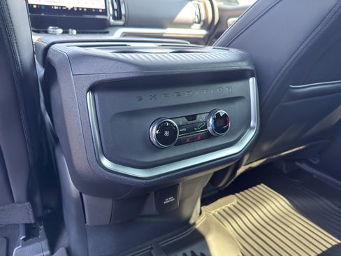 Used 2025 Ford Expedition Tremor AWD/4WD image 32