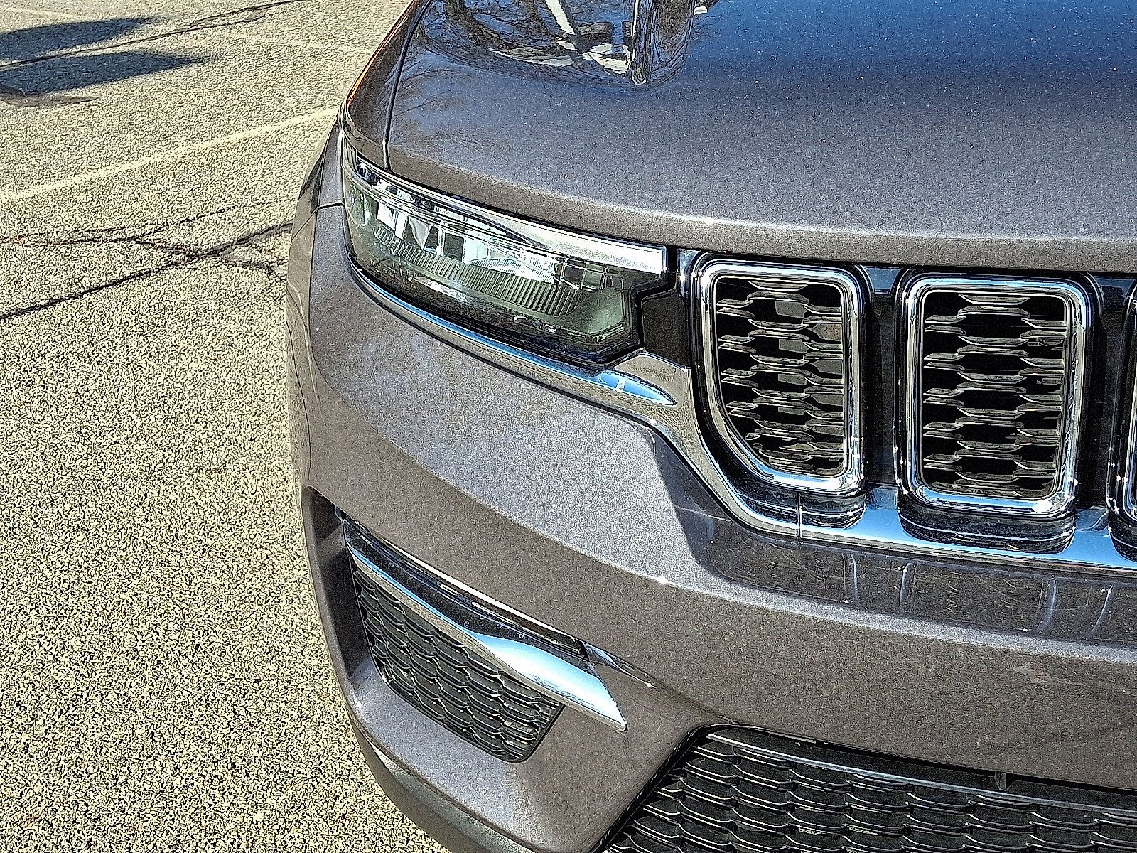 Certified 2023 Jeep Grand Cherokee Limited AWD/4WD image 10