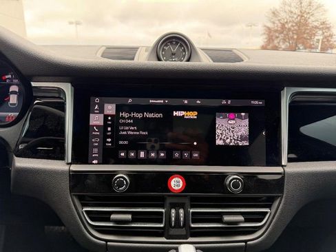 Used 2023 Porsche Macan Turbo image 15