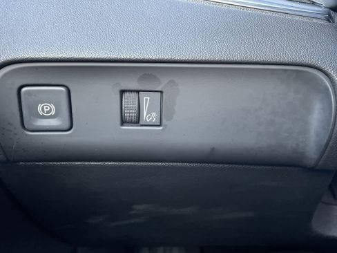 Used 2023 Buick Enclave Essence image 29