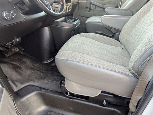 Used 2022 Chevrolet Express 3500 w/ Power Convenience Package image 10