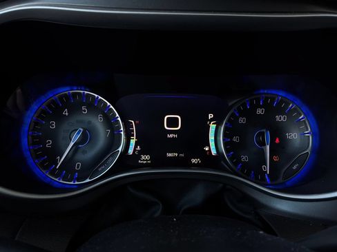 Used 2024 Chrysler Pacifica Touring-L FWD image 46