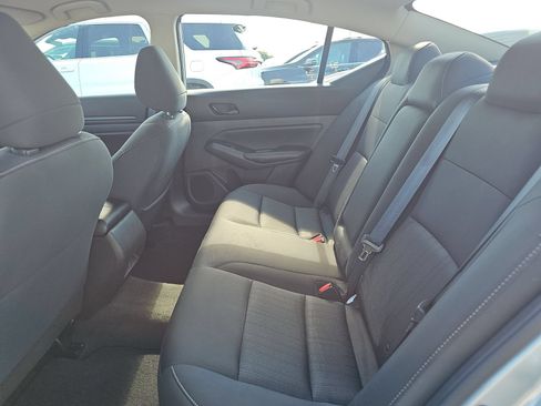 Used 2024 Nissan Altima 2.5 SV FWD image 8