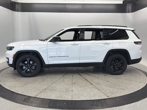 Used 2022 Jeep Grand Cherokee L Laredo AWD/4WD image 2
