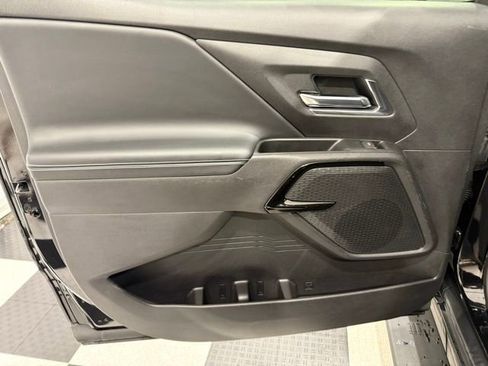 Used 2025 Chevrolet Silverado EV LT image 18