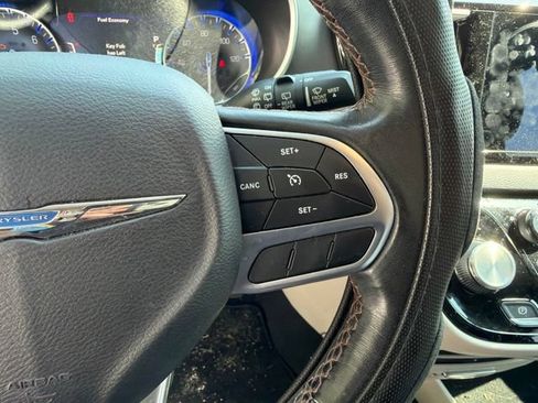 Used 2020 Chrysler Pacifica Touring-L Plus FWD image 21