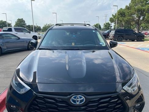 Used 2024 Toyota Highlander XLE AWD/4WD image 2