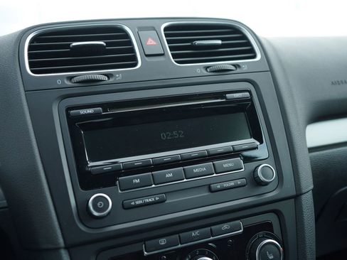 Used 2013 Volkswagen Golf 4-Door image 23