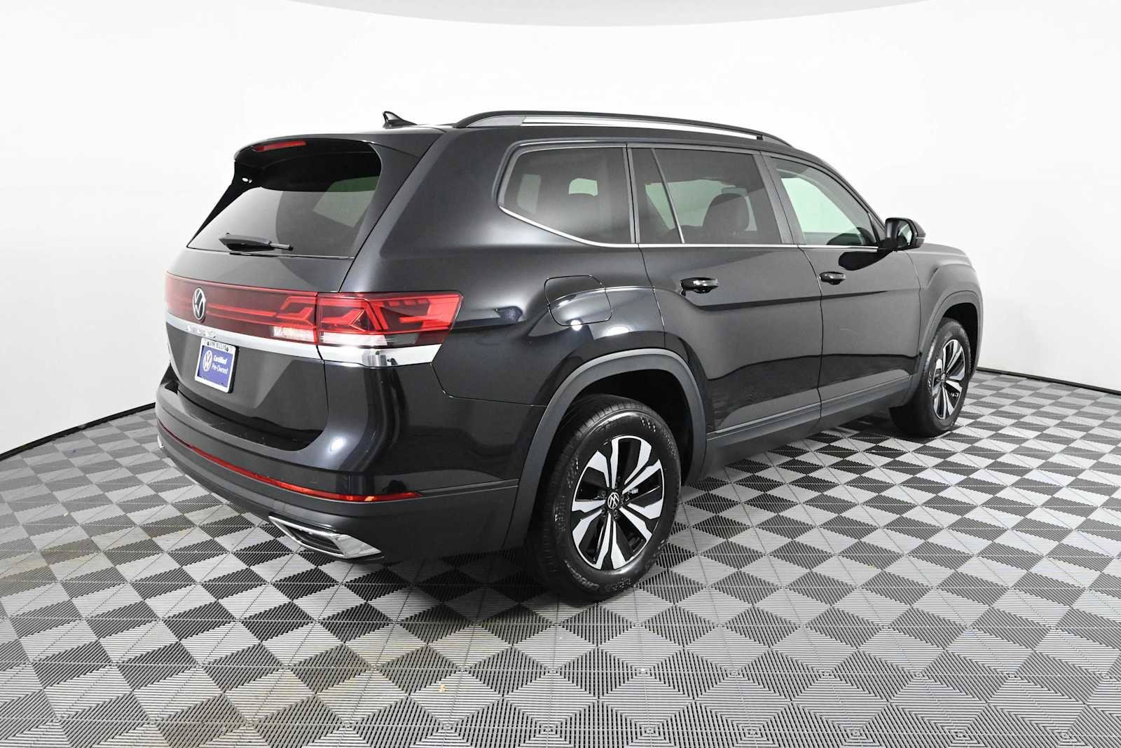 Certified 2024 Volkswagen Atlas SE FWD image 6