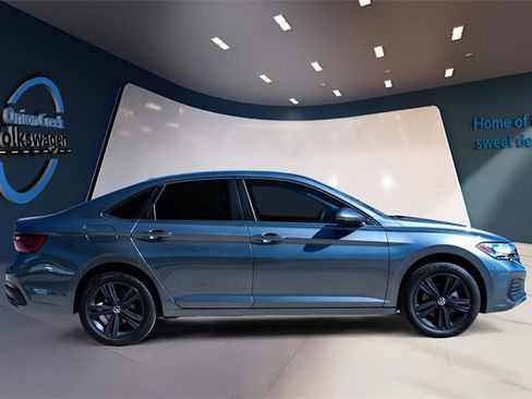 Used 2024 Volkswagen Jetta SE image 4