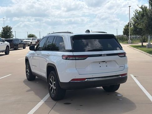 Used 2025 Jeep Grand Cherokee Limited RWD image 7
