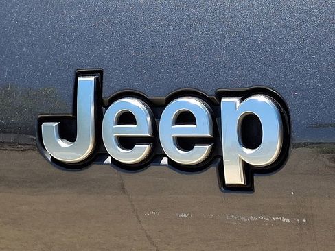 Used 2022 Jeep Grand Cherokee L Summit w/ Luxury Tech Group V AWD/4WD image 31