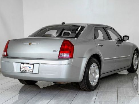 Used 2006 Chrysler 300 Touring image 4