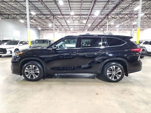 Used 2022 Toyota Highlander XLE FWD image 7