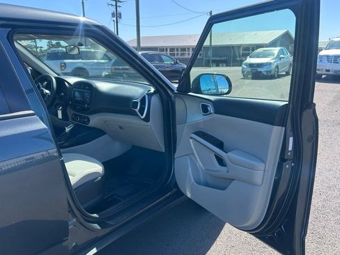 Used 2022 Kia Soul LX FWD image 24