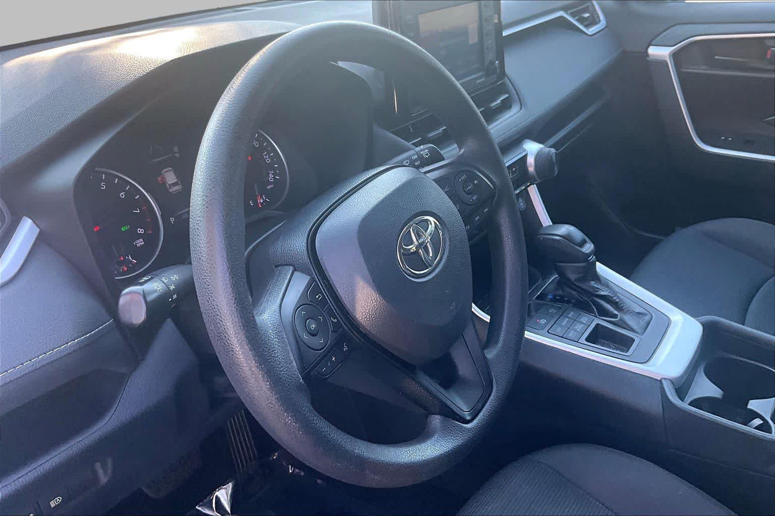 Used 2020 Toyota RAV4 LE w/ Carpet Mat Package AWD/4WD image 17