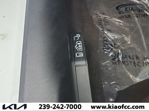 Used 2022 Chevrolet Corvette Stingray Preferred Cpe w/ Z51 Performance Package RWD image 14