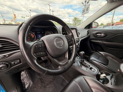 Used 2020 Jeep Cherokee Trailhawk w/ Comfort/Convenience Group AWD/4WD image 23