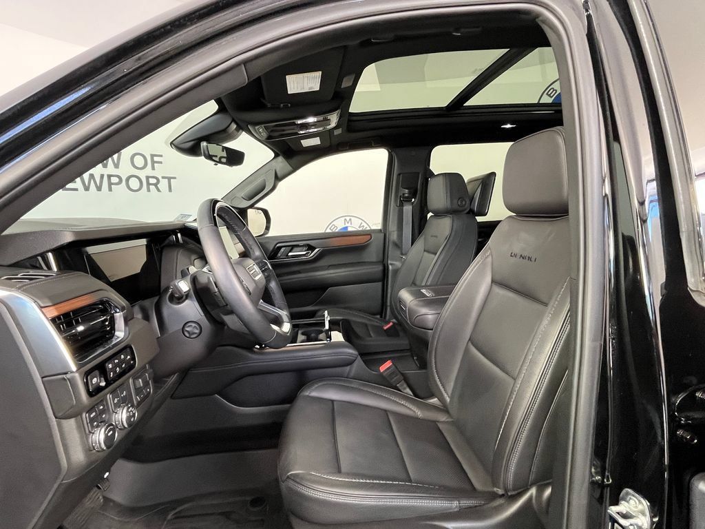 Used 2025 GMC Yukon XL Denali w/ Denali Reserve Package AWD/4WD image 15