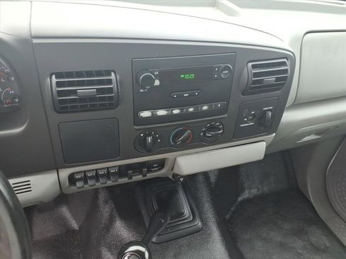 Used 2006 Ford F550 2WD Regular Cab Super Duty image 23