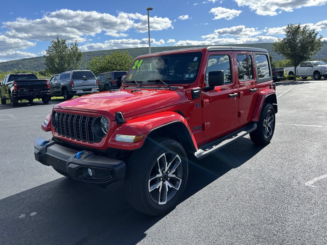 Used 2024 Jeep Wrangler Unlimited w/ Convenience Group AWD/4WD image 3