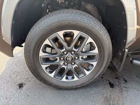 Used 2025 Toyota Tundra Limited image 10