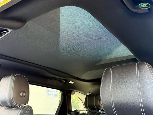 Used 2019 Land Rover Range Rover Velar R-Dynamic SE image 29