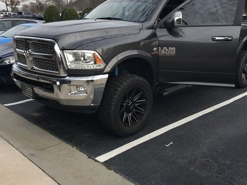 Used 2018 RAM 2500 Laramie image 2