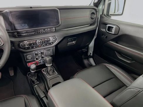 Used 2024 Jeep Wrangler Unlimited Rubicon w/ Technology Group image 24