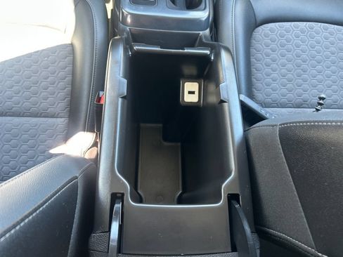 Used 2017 Chevrolet Colorado Z71 AWD/4WD image 29