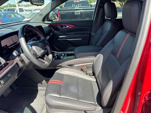Used 2025 Chevrolet Traverse RS w/ LPO, Floor Liner Package FWD image 11