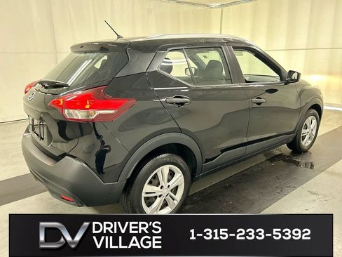 Used 2019 Nissan Kicks S FWD image 2