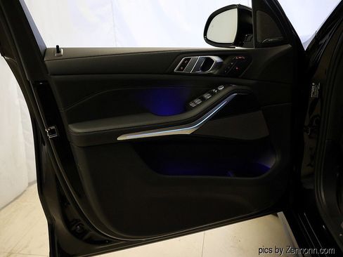 Certified 2025 BMW X7 xDrive40i w/ M Sport Package image 29