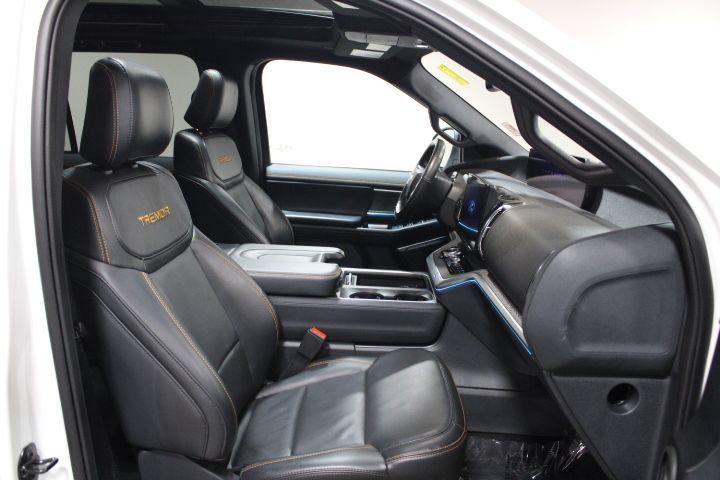 Used 2025 Ford Expedition Tremor AWD/4WD image 28