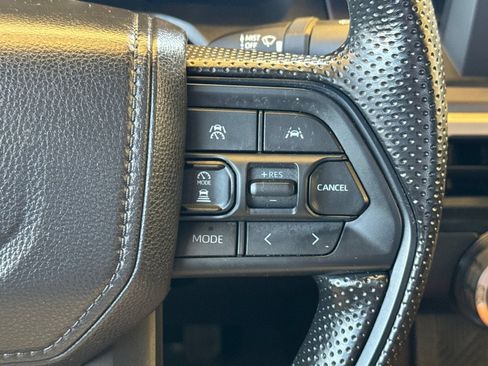 Used 2025 Toyota Tacoma SR5 AWD/4WD image 28