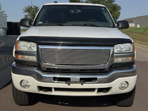 Used 2004 GMC Sierra 2500 SLT w/ Heavy-Duty Power Package AWD/4WD image 9