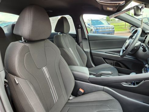 Certified 2025 Hyundai Elantra Sport FWD image 16