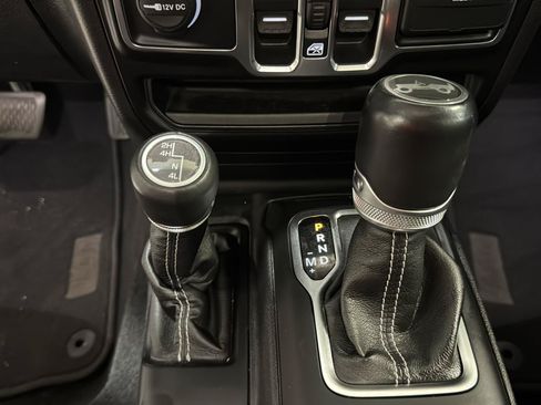 Used 2020 Jeep Wrangler Unlimited Sahara w/ Dual Top Group AWD/4WD image 22