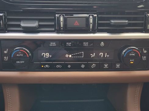 Used 2025 Nissan Pathfinder Platinum w/ Lighting Package (N93) FWD image 21