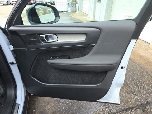 Certified 2024 Volvo XC40 B5 Plus w/ Climate Package image 15