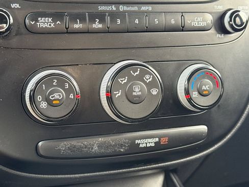 Used 2016 Kia Soul FWD image 19