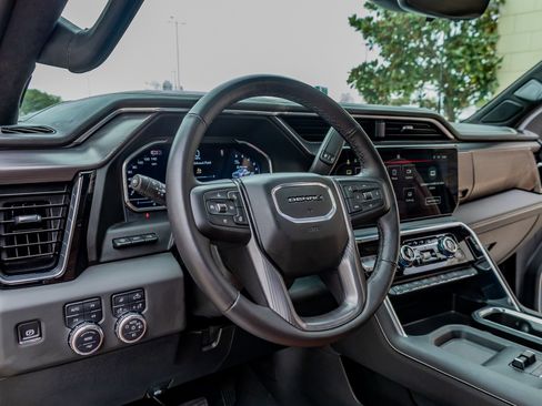 Used 2025 GMC Sierra 2500 Denali Ultimate image 17