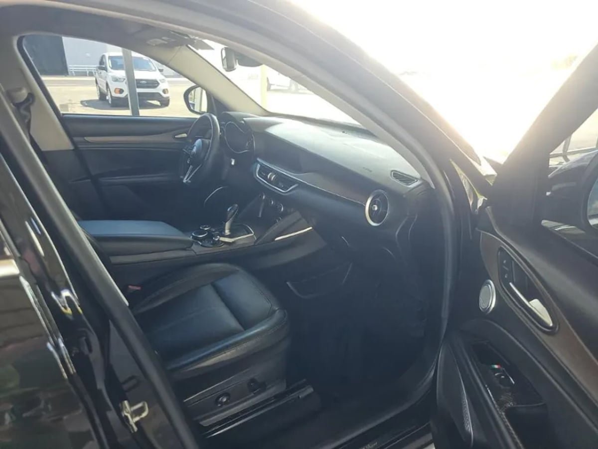 Used 2018 Alfa Romeo Stelvio Ti AWD/4WD image 8
