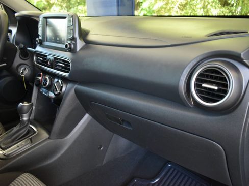 Used 2021 Hyundai Kona SE FWD image 18