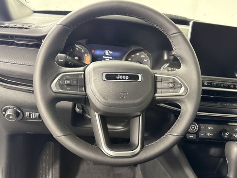 New 2026 Jeep Compass Latitude image 13