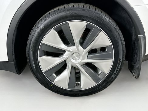 Used 2022 Tesla Model Y Long Range AWD/4WD image 11