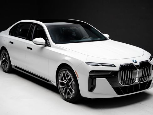 Used 2026 BMW 740i RWD image 38