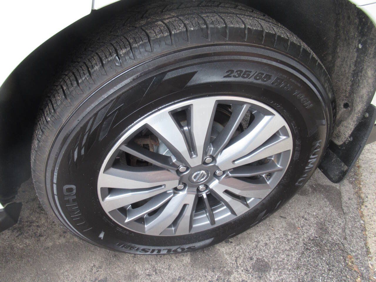 Used 2020 Nissan Pathfinder SV AWD/4WD image 14