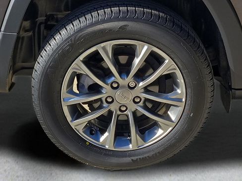 Used 2019 Jeep Cherokee Latitude Plus image 8