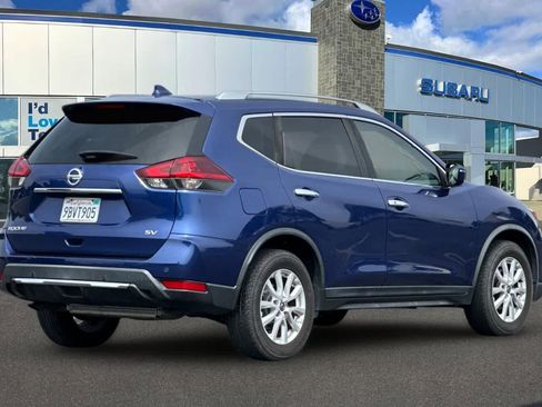 Used 2020 Nissan Rogue SV FWD image 2